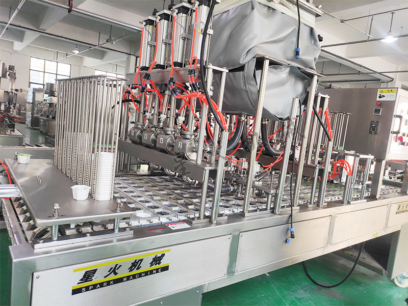 果凍杯辣椒醬灌裝封口機(jī)設(shè)備展示