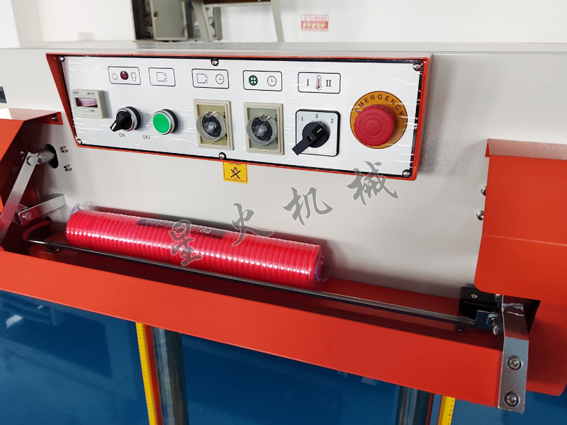 立式連續(xù)封口機(jī)細(xì)節(jié)實拍展示