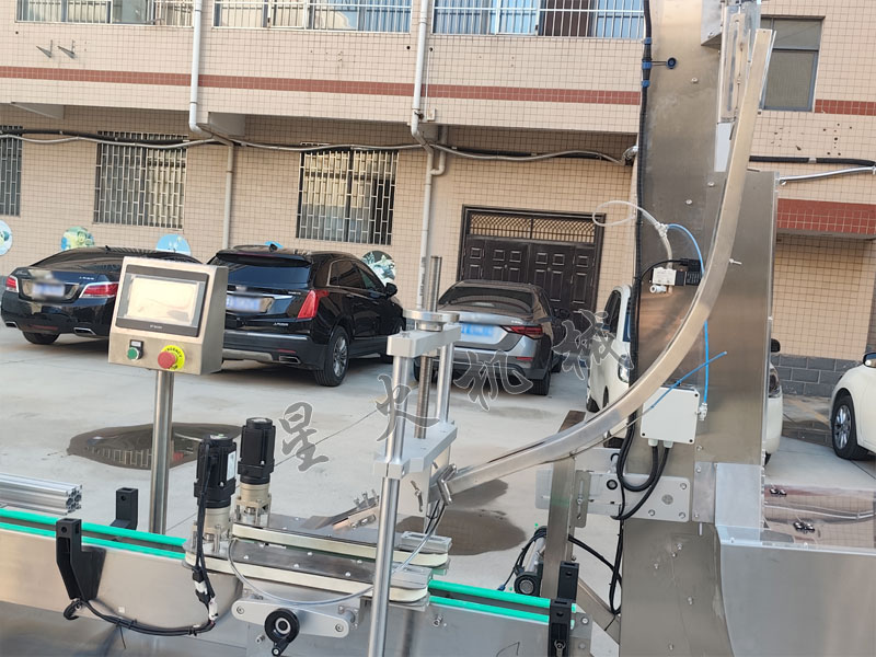 江蘇星火自動壓蓋封口機實拍