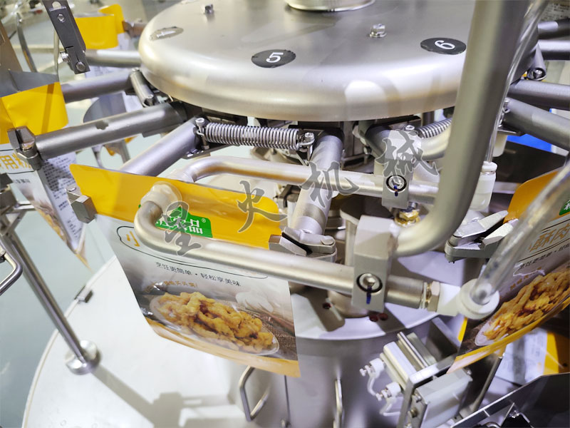 南京全自動(dòng)腌制雞肉片封口機(jī)包裝設(shè)備細(xì)節(jié)實(shí)拍