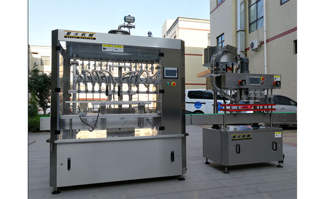 山西老陳醋全自動灌裝機(jī)實(shí)拍圖