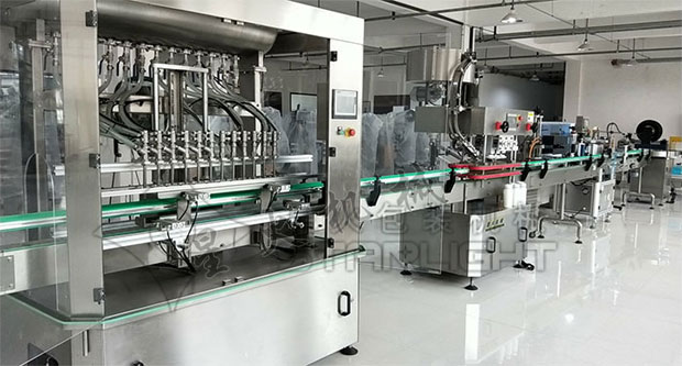 星火果汁灌裝封口機(jī)設(shè)備展示