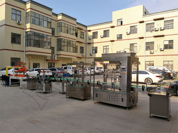 星火大型調(diào)和油罐裝流水線展示