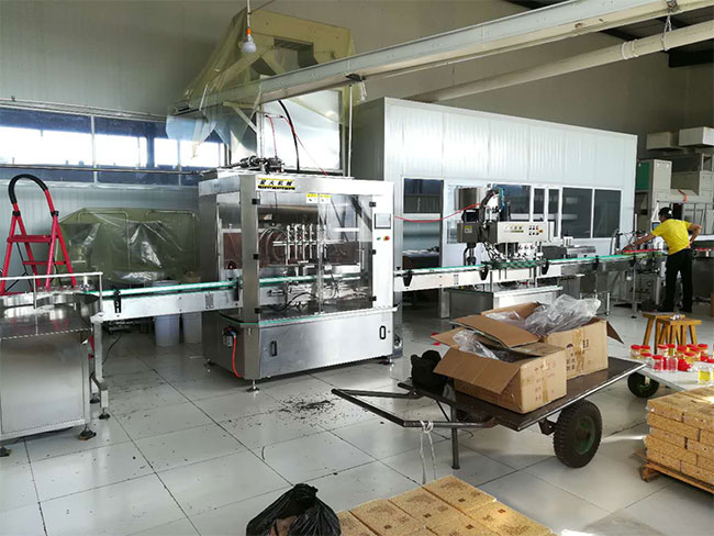 全自動果醬灌裝機(jī)械設(shè)備客戶車間實拍