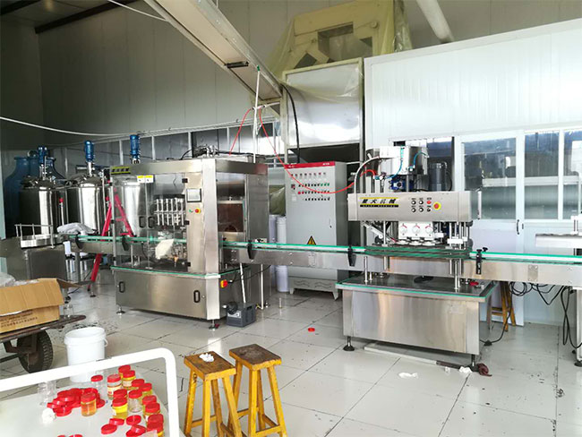 星火江蘇全自動蜂蜜灌裝機(jī)生產(chǎn)線案例實(shí)拍