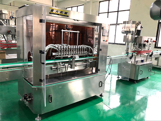 星火濃縮雞汁加工灌裝機(jī)械設(shè)備廠(chǎng)家車(chē)間實(shí)拍