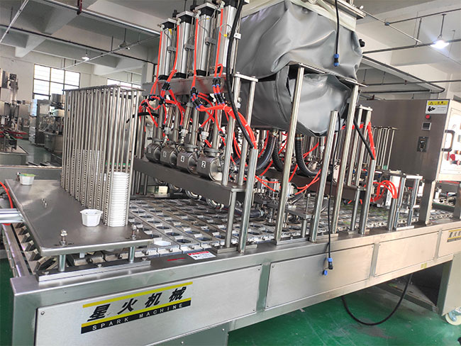 星火全自動(dòng)灌裝封口機(jī)設(shè)備展示