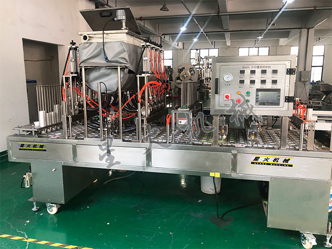 杯裝燕麥粥灌裝封杯機設(shè)備展示